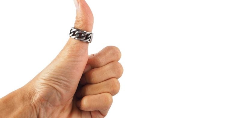 Ви носите перстень на великому пальці? Яке дивне значення за ним криється?